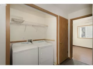 Photo #5: 24326123 Listing