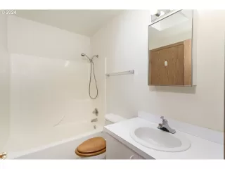 Photo #6: 24326123 Listing