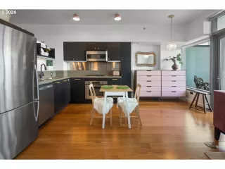 Photo #2: 24326269 Listing