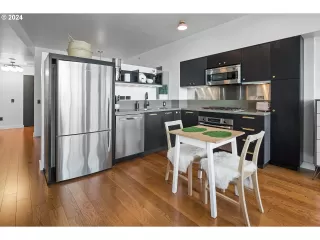 Photo #3: 24326269 Listing