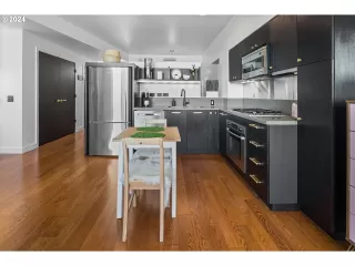 Photo #5: 24326269 Listing