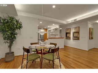 Photo #5: 24327074 Listing