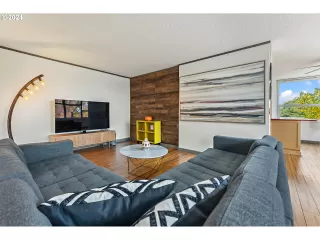 Photo #2: 24327901 Listing