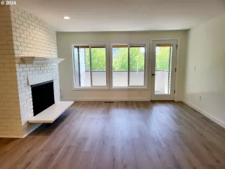 Photo #5: 24328122 Listing