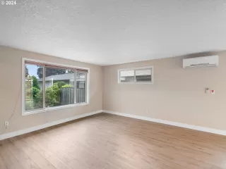 Photo #3: 24328642 Listing