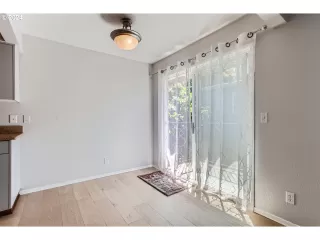 Photo #4: 24328992 Listing