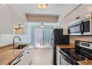 Photo #6: 24328992 Listing