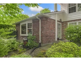 Photo #1: 24330001 Listing 