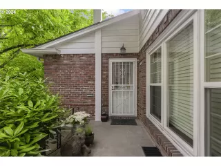 Photo #3: 24330001 Listing 