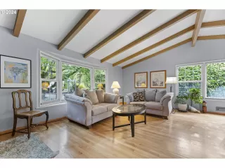 Photo #5: 24330001 Listing 