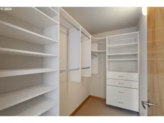 Photo #3: 24330257 Listing