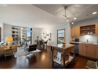 Photo #4: 24330257 Listing