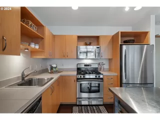 Photo #6: 24330257 Listing