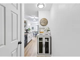 Photo #3: 24330467 Listing 