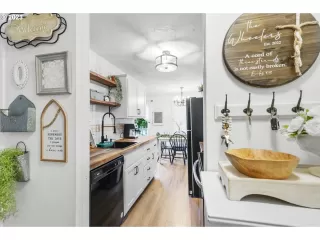 Photo #4: 24330467 Listing 