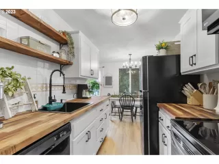 Photo #5: 24330467 Listing 