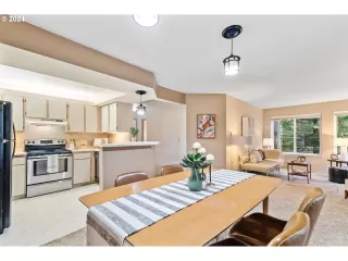 Photo #4: 24331717 Listing