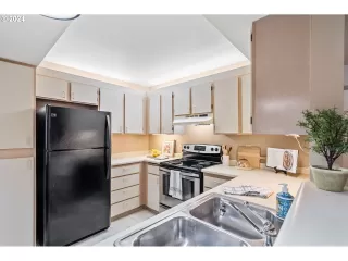 Photo #5: 24331717 Listing