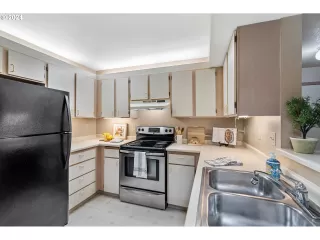 Photo #6: 24331717 Listing