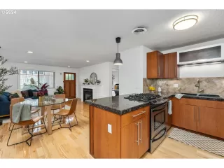 Photo #3: 24331781 Listing 