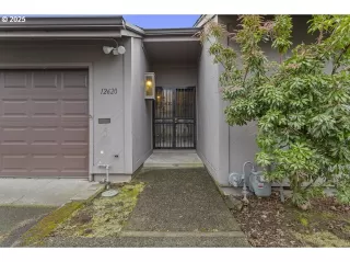 Photo #3: 24332617 Listing