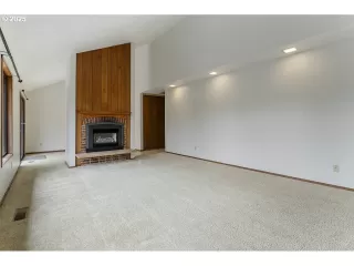 Photo #4: 24332617 Listing