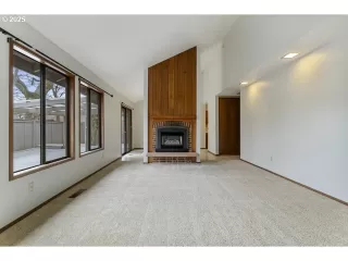 Photo #5: 24332617 Listing