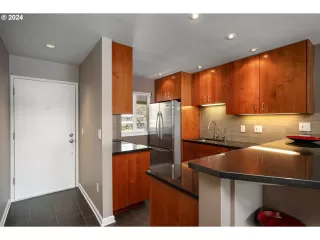 Photo #2: 24332752 Listing