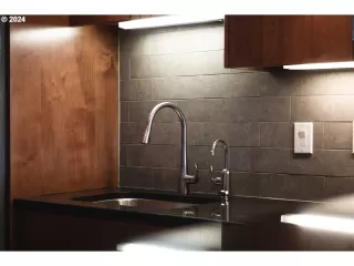 Photo #3: 24332752 Listing