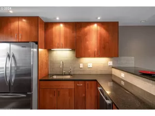 Photo #4: 24332752 Listing