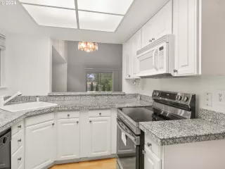 Photo #6: 24334978 Listing 