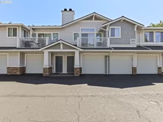 More Details about MLS # 24334982 : 13682 SW HALL BLVD 4