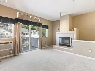 Photo #4: 24334982 Listing