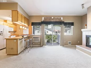 Photo #5: 24334982 Listing