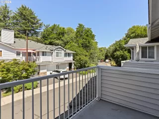 Photo #6: 24334982 Listing