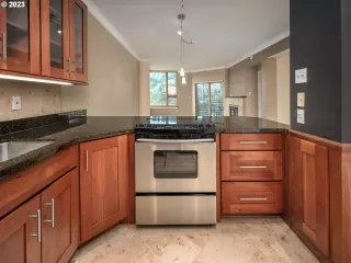 Photo #5: 24335073 Listing