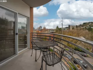 Photo #6: 24335073 Listing