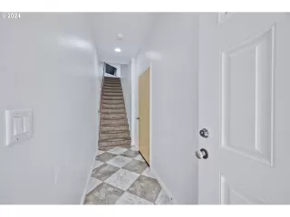 Photo #5: 24335453 Listing