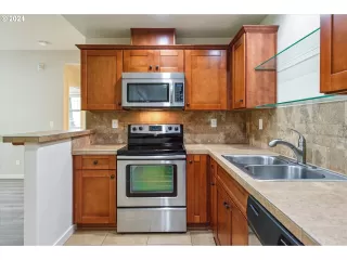 Photo #5: 24335567 Listing 