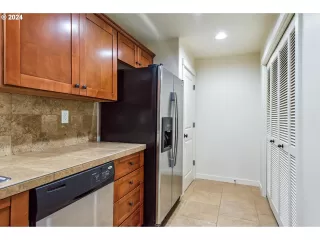 Photo #6: 24335567 Listing 