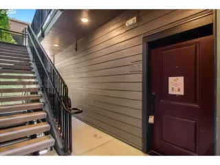 Photo #2: 24335629 Listing