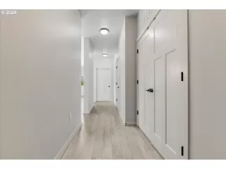 Photo #4: 24335629 Listing