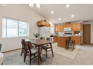 Photo #4: 24335818 Listing