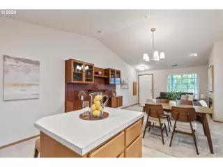 Photo #5: 24335818 Listing