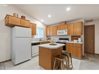 Photo #6: 24335818 Listing