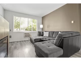 Photo #3: 24336090 Listing