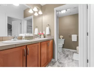 Photo #4: 24336090 Listing