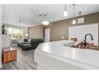 Photo #6: 24336090 Listing