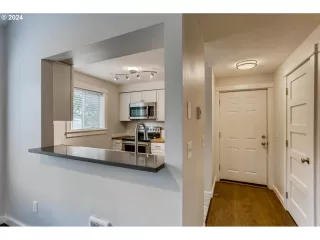 Photo #6: 24337837 Listing 