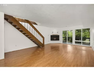 Photo #4: 24338319 Listing 
